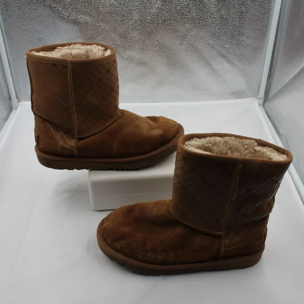 UGG Classic Mini II Graphic Boots Women Size 4 Suede Chestnut